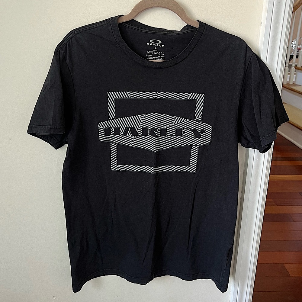 Men’s Black and Gray Oakley Logo Graphic Short Sleeve Tee Shirt